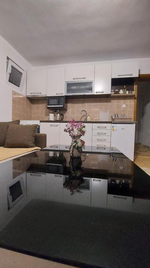 Mini Hill Apartment ซาราเยโว ภายนอก รูปภาพ